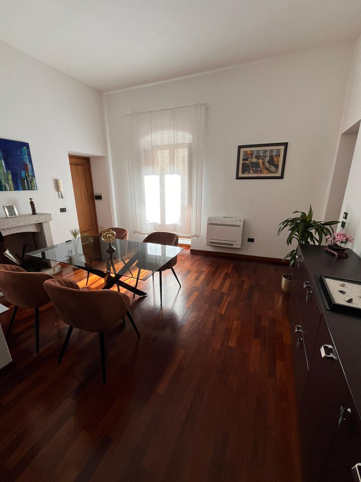 Sala colloqui con luce naturale nello studio di Tempio Pausania